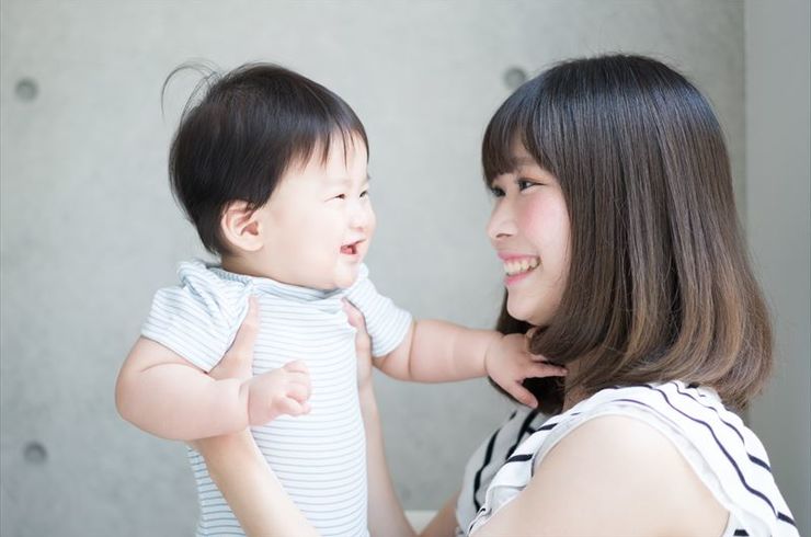 一人で悩む女性